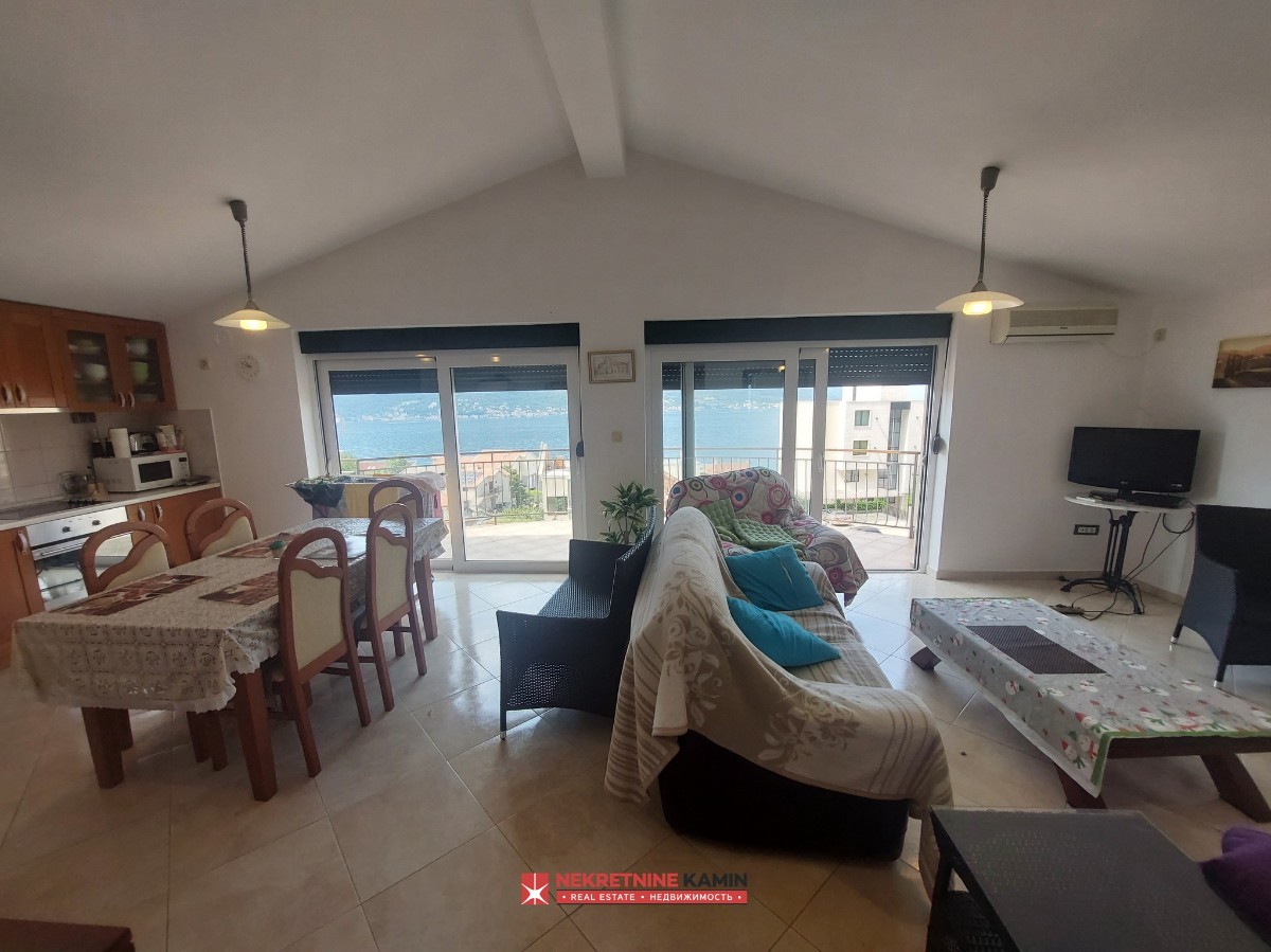 Three-Bedroom Apartment with Sea View, Storage Room and Parking, Dobrota, Kotor